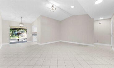 14615 Daybreak Dr in Lutz, FL - Building Photo - Building Photo
