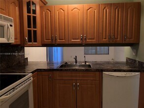 5442 Lakewood Cir S-Unit -D in Margate, FL - Foto de edificio - Building Photo