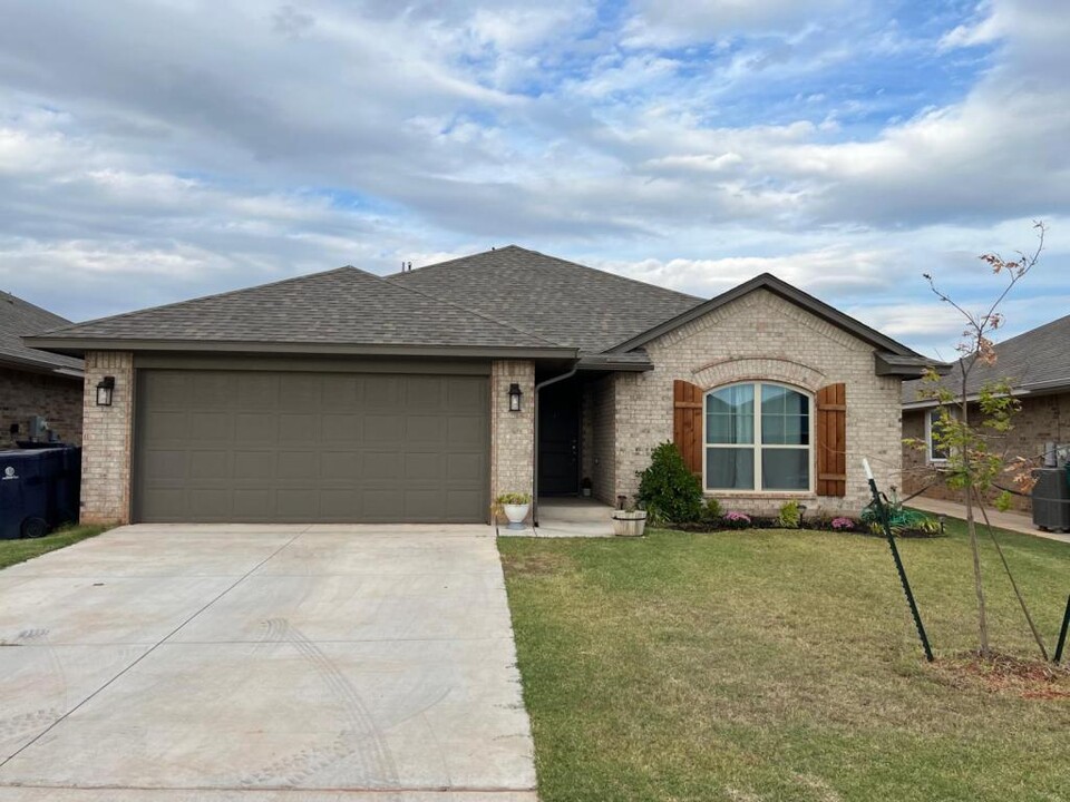 18224 Autumn Grove Dr in Edmond, OK - Foto de edificio