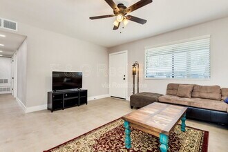 16 W Geneva Dr in Tempe, AZ - Building Photo - Building Photo