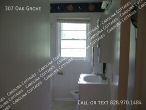 307 Oak Grove Rd in East Flat Rock, NC - Building Photo - Building Photo
