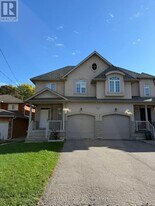 623 16th Ave in Richmond Hill, ON - Building Photo