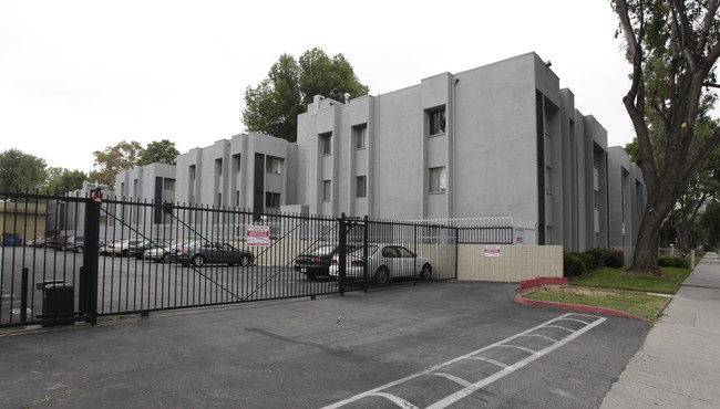 Sherman Park Apartments in Reseda, CA - Building Photo - Building Photo