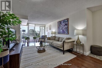 117-117 Gerrard St E in Toronto, ON - Building Photo - Building Photo