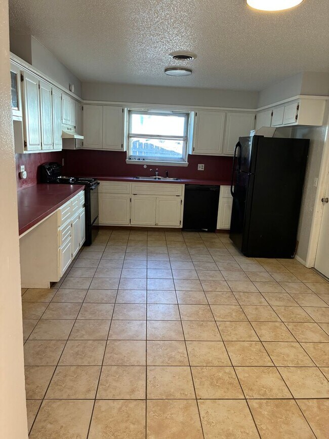 12 NW 56th St in Lawton, OK - Building Photo - Building Photo