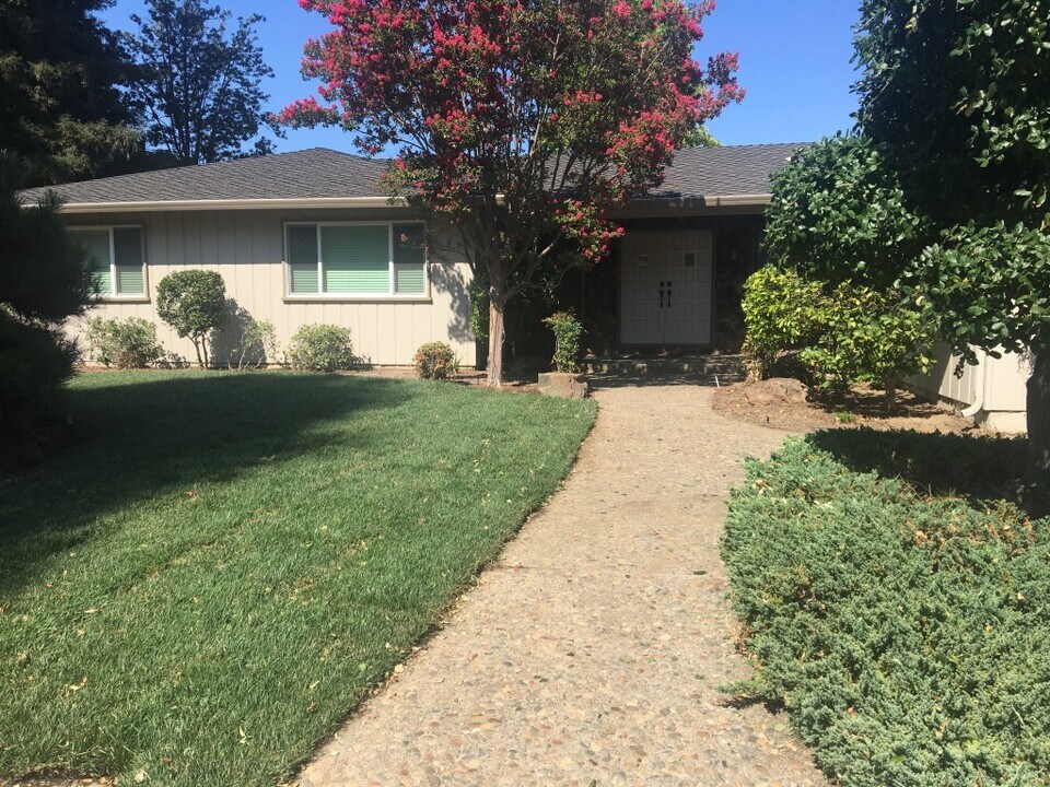 616 Banbury Ct in Walnut Creek, CA - Building Photo