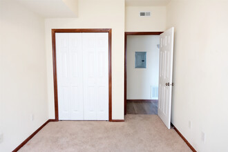 1825 SW White Birch Cir, Unit 11 in Ankeny, IA - Building Photo - Building Photo