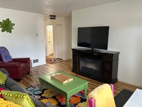 1095 Canal Ave in Idaho Falls, ID - Building Photo - Building Photo