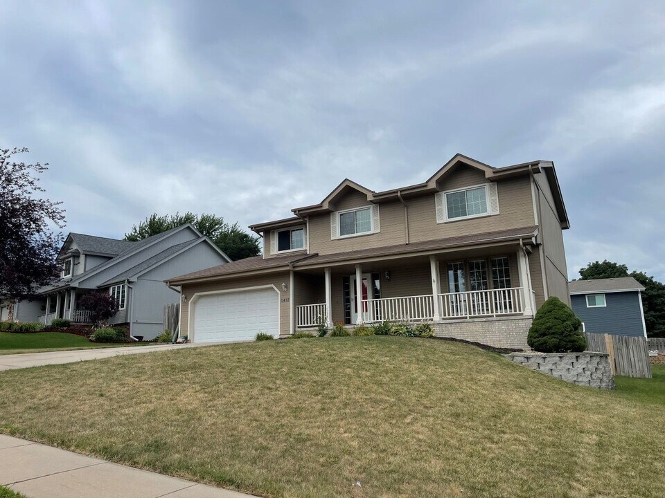 11412 S 43rd St in Bellevue, NE - Building Photo