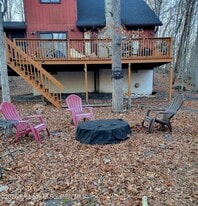 353 Saunders Dr in East Stroudsburg, PA - Building Photo