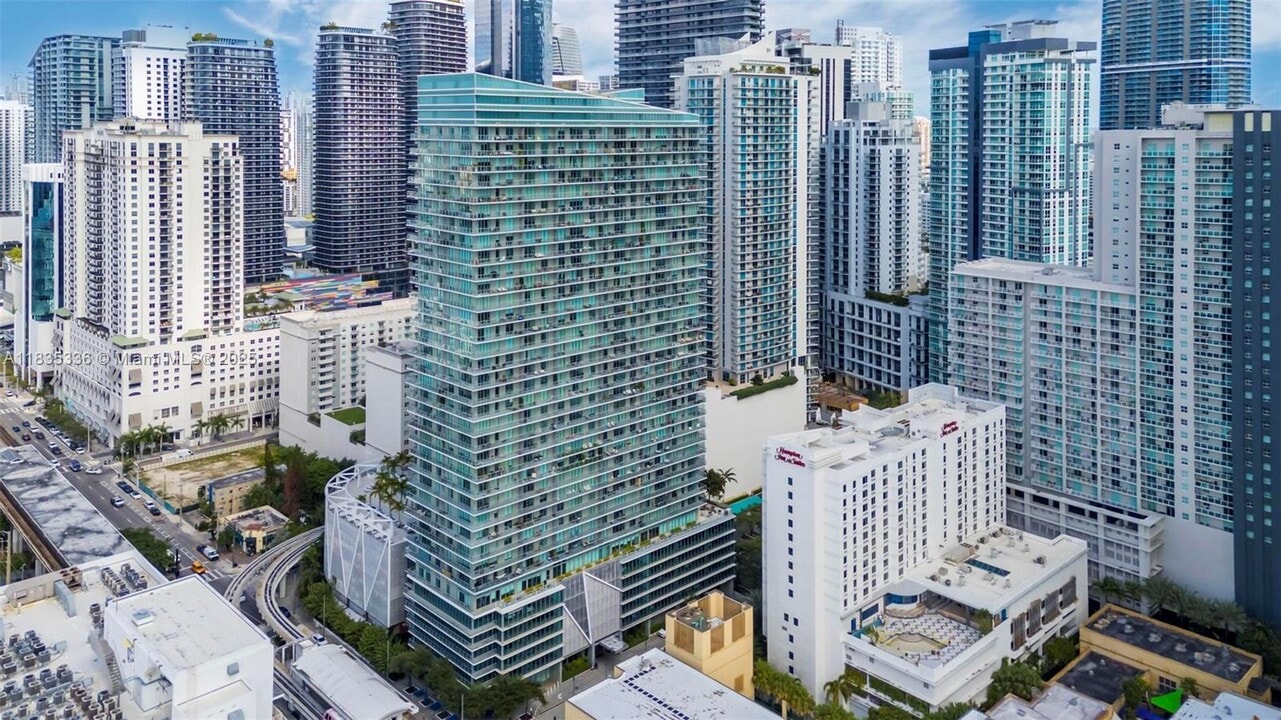 79 SW 12th St in Miami, FL - Building Photo