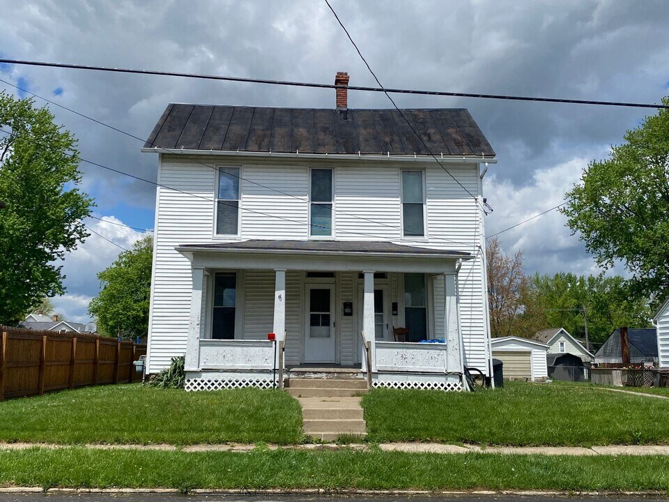 240-242 E 8th St in Ashland, OH - Building Photo