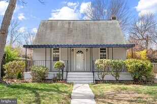 114 Charles St in Rockville, MD - Building Photo