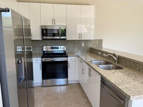 2041 SE 15th St in Homestead, FL - Building Photo - Building Photo