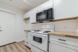 214 Sailmaster St in Lakeway, TX - Building Photo - Building Photo