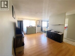 163 Chandler Dr in Kitchener, ON - Building Photo - Building Photo