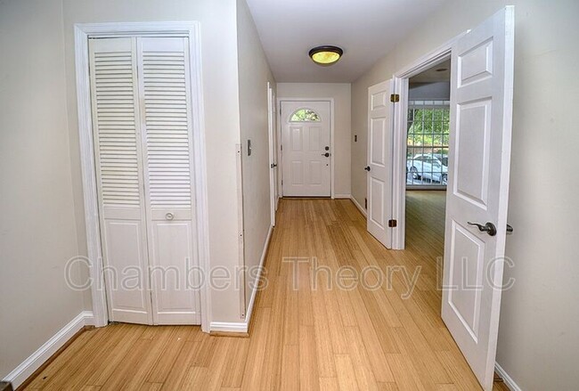 2803 Flagmaker Dr in Falls Church, VA - Building Photo - Building Photo