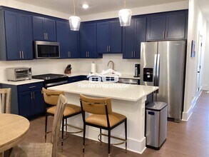 1633 Aeslin Dr NW in Atlanta, GA - Foto de edificio - Building Photo