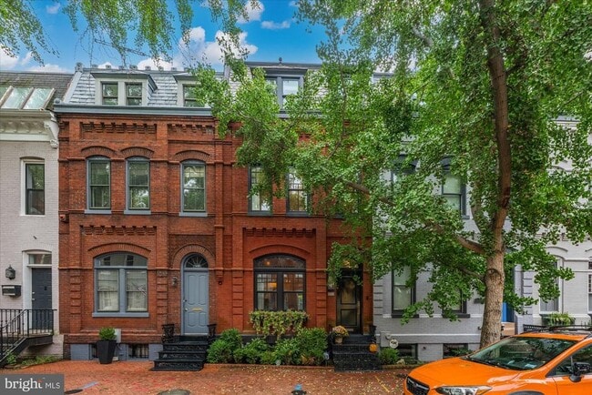 property at 1524 Swann St NW