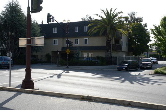 234 5th Ave in Redwood City, CA - Foto de edificio - Building Photo