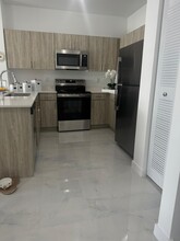 6820 SW 12th St, Unit A2 in Miami, FL - Foto de edificio - Building Photo