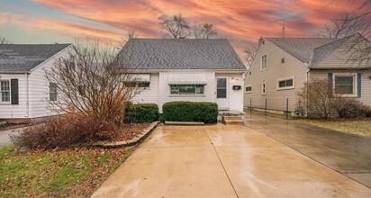 706 N Byrne Rd in Toledo, OH - Building Photo - Building Photo