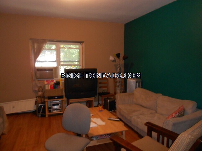 42 Orchard Rd-Unit -1 in Brookline, MA - Building Photo - Building Photo