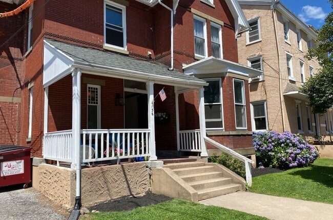 136 Main St in Phoenixville, PA - Building Photo - Building Photo