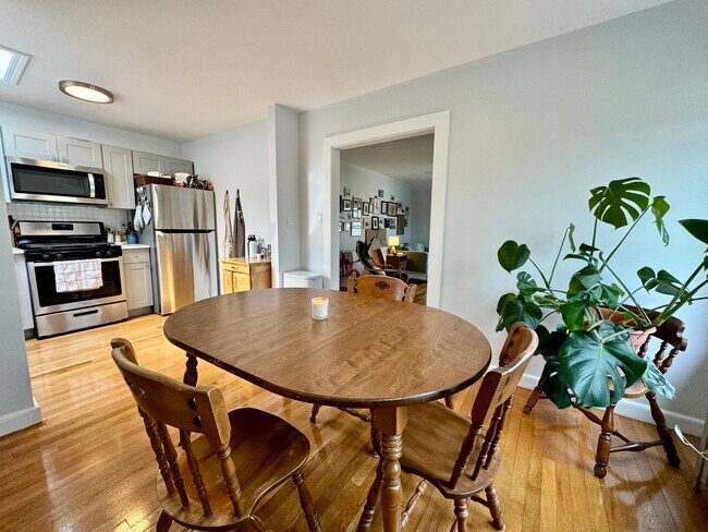 72 Windsor Rd, Unit 0 in Brookline, MA - Building Photo - Building Photo