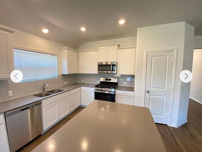 212 Montego St in Hutto, TX - Building Photo - Building Photo