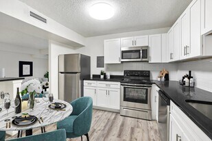 Vistas of Annandale in Annandale, VA - Building Photo