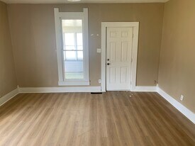 2212 Main St in Anderson, IN - Building Photo