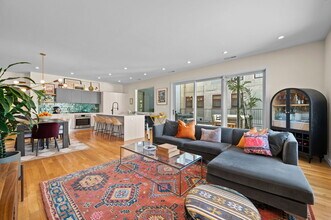 2016 W Rice St in Chicago, IL - Building Photo - Building Photo
