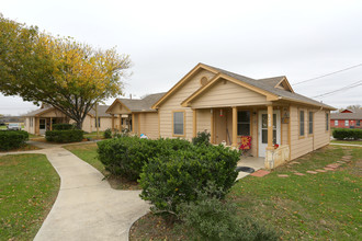 Sunrise Village in San Marcos, TX - Foto de edificio - Building Photo