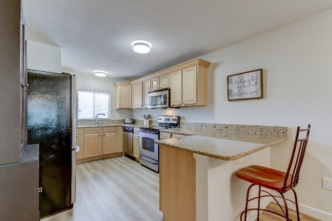 4480 Overlook Dr NE in St. Petersburg, FL - Building Photo - Building Photo