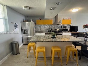 3000 Marcos Dr in Aventura, FL - Building Photo - Building Photo