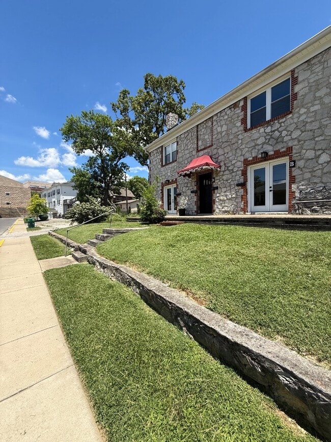 610 Cabell Dr