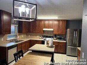 15710 Robin View in San Antonio, TX - Building Photo - Building Photo