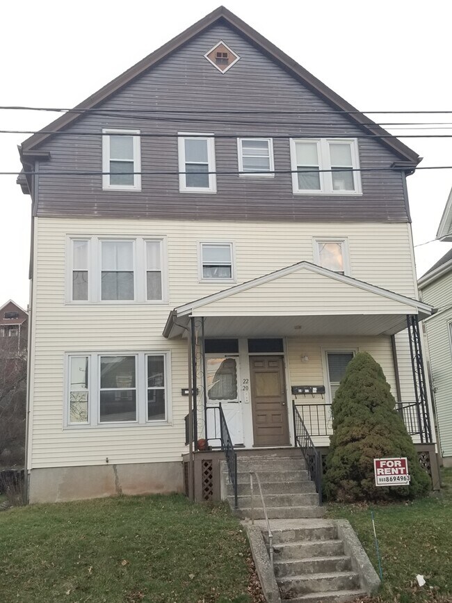 20 Carlson St, Unit 3 in New Britain, CT - Building Photo - Building Photo