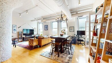 210 South St, Unit 52 in Boston, MA - Building Photo - Building Photo