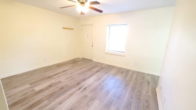 210 Bolton Cir in Harrogate, TN - Foto de edificio - Building Photo