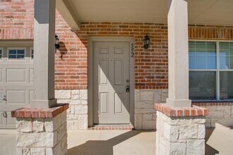 552 Crystal Springs Dr in Fort Worth, TX - Building Photo - Building Photo