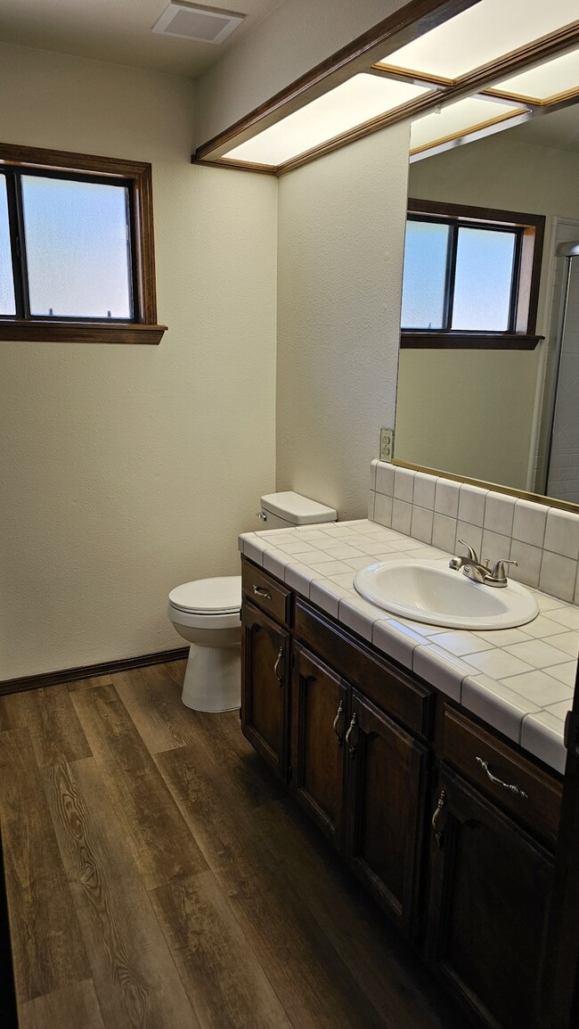 884 S Mark St in Tulare, CA - Building Photo - Building Photo