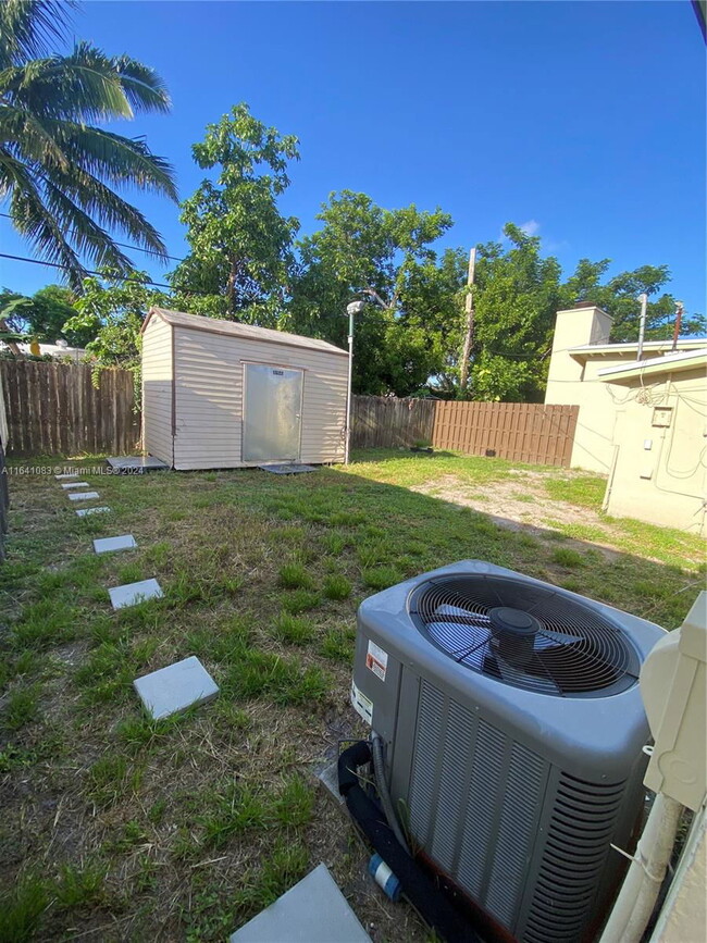 6140 SW 37 Ct in Davie, FL - Building Photo - Building Photo