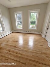 606 Broadway in Mechanicville, NY - Foto de edificio - Building Photo