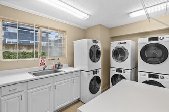 Highland Court Apartments in Tacoma, WA - Building Photo - Building Photo