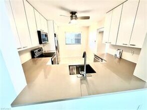 738 Landover Cir-Unit -101 in Naples, FL - Foto de edificio - Building Photo