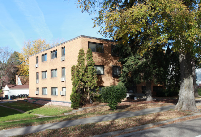 4340 Cedar Ave in Minneapolis, MN - Foto de edificio - Building Photo