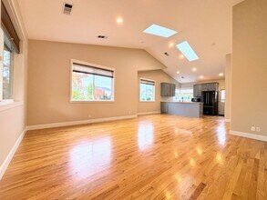 2537 Eagle Creek Ln in Ashland, OR - Building Photo - Building Photo