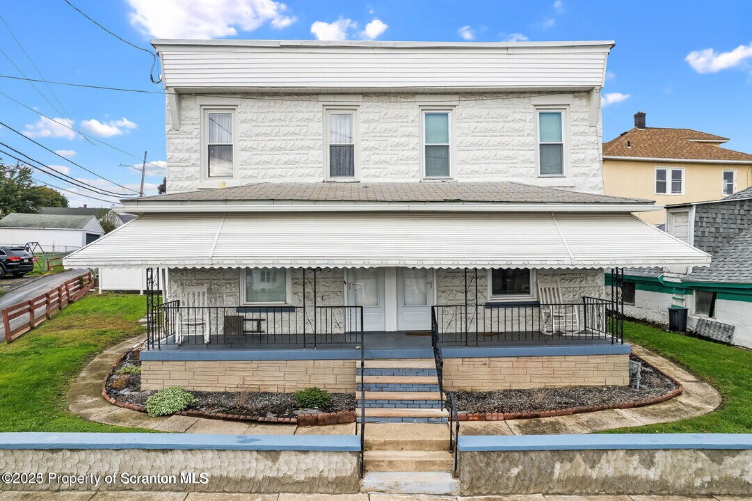1100 Cornell St in Scranton, PA - Building Photo